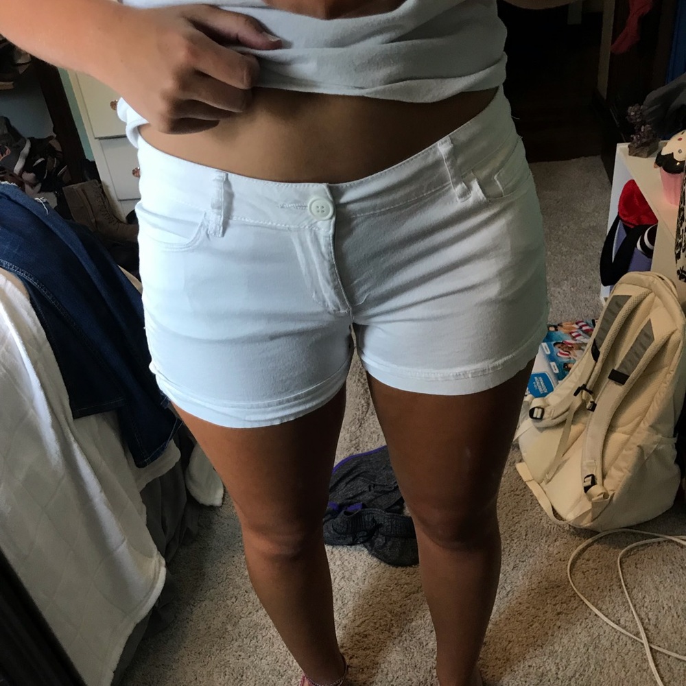 White fitted shorts